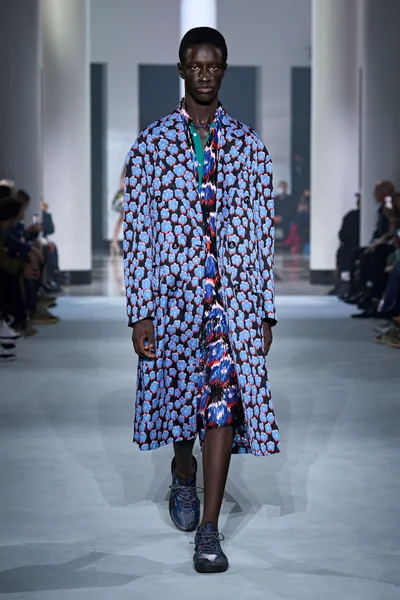 Look 11